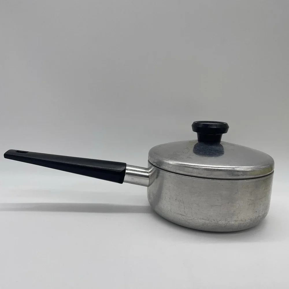 Vintage Wear-Ever 1qt Sauce Pan With Lid Aluminum Non-Stick‎ Black Handle USA
